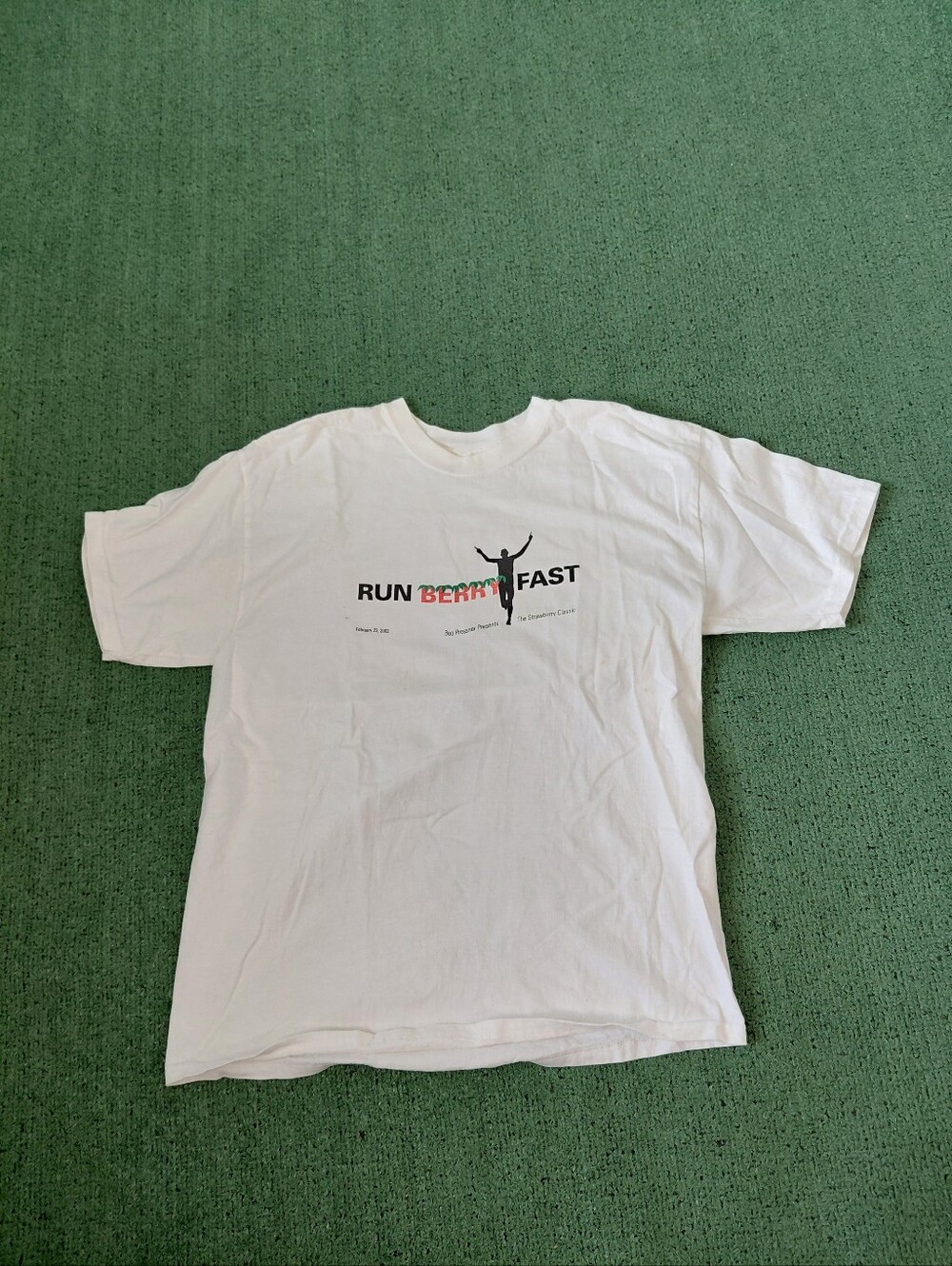VINTAGE 2002 Run Berry Fast The Strawberry Classic Running Y2K White T Shirt Sz